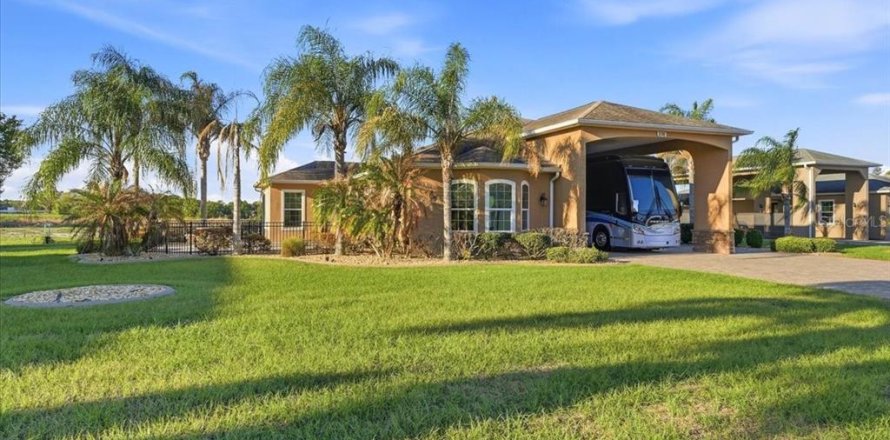 House in Polk City, Florida 1 bedroom, 114.73 sq.m. № 2330683