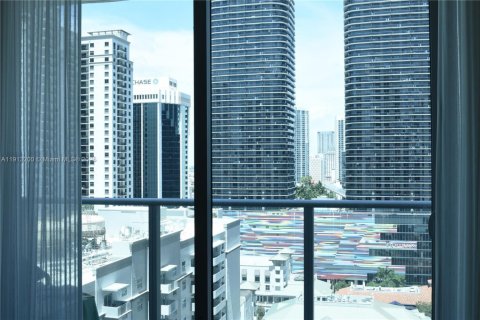 Снять в аренду кондоминиум в Майами, Флорида 1 спальня, 75.44м2, № 1968785 - фото 5