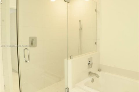 Снять в аренду кондоминиум в Майами, Флорида 1 спальня, 75.44м2, № 1968785 - фото 8