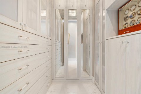 Снять в аренду кондоминиум в Майами, Флорида 4 спальни, 315.68м2, № 1952646 - фото 19