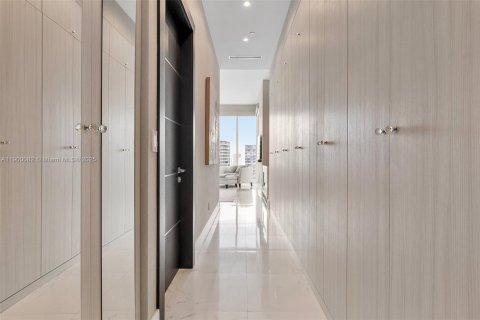 Снять в аренду кондоминиум в Майами, Флорида 4 спальни, 315.68м2, № 1952646 - фото 15