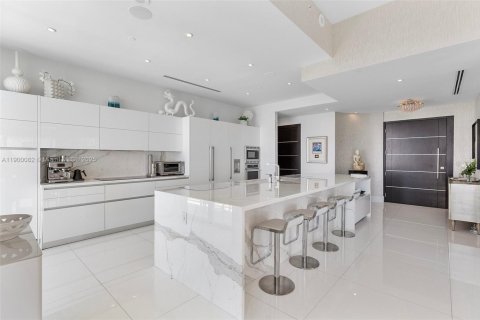 Снять в аренду кондоминиум в Майами, Флорида 4 спальни, 315.68м2, № 1952646 - фото 4