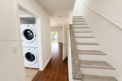 Touwnhouse à vendre à Hialeah, Floride: 2 chambres, 122.07 m2 № 2289026 - photo 14