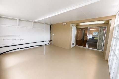 Touwnhouse à vendre à Hialeah, Floride: 2 chambres, 122.07 m2 № 2289026 - photo 9