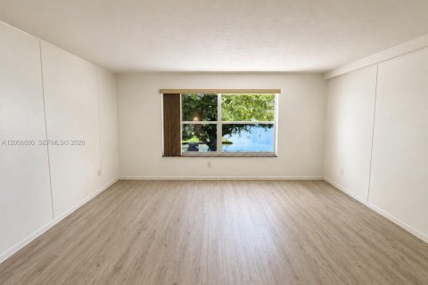 Touwnhouse à vendre à Hialeah, Floride: 2 chambres, 122.07 m2 № 2289026 - photo 17