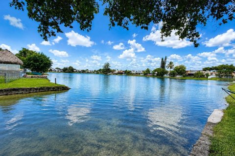 Touwnhouse à Hialeah, Floride 2 chambres, 122.07 m2 № 2289026