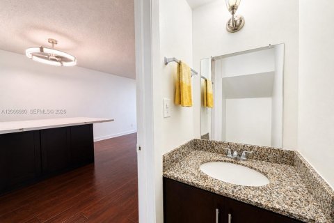 Touwnhouse à vendre à Hialeah, Floride: 2 chambres, 122.07 m2 № 2289026 - photo 7