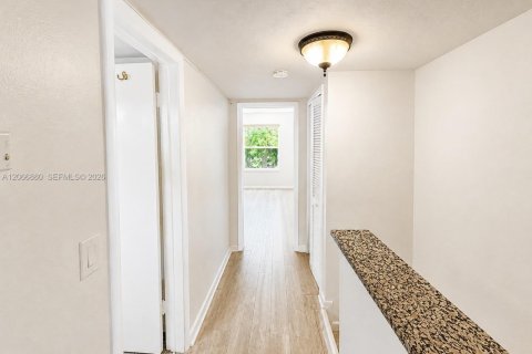 Touwnhouse à vendre à Hialeah, Floride: 2 chambres, 122.07 m2 № 2289026 - photo 20