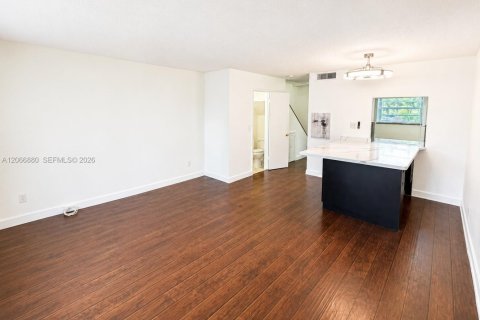 Touwnhouse à vendre à Hialeah, Floride: 2 chambres, 122.07 m2 № 2289026 - photo 8