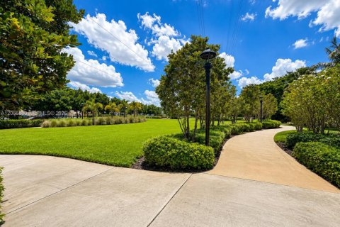 Touwnhouse à vendre à Hialeah, Floride: 2 chambres, 122.07 m2 № 2289026 - photo 25