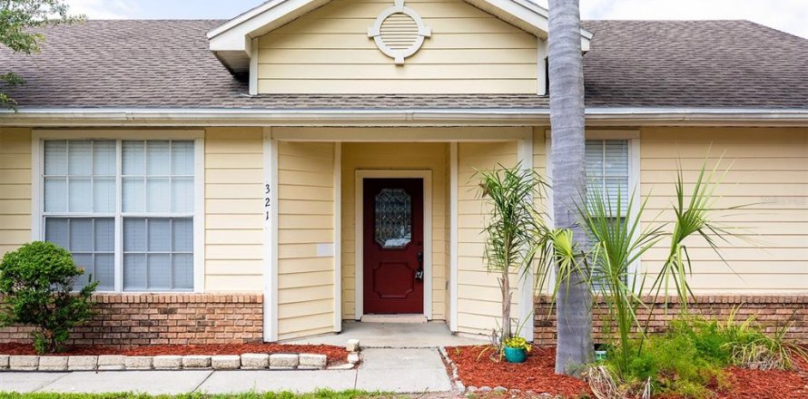 House in Oviedo, Florida 3 bedrooms, 148.09 sq.m. № 1663157