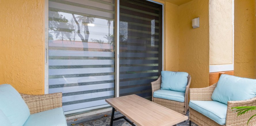 Condo in Hypoluxo, Florida, 2 bedrooms № 961642