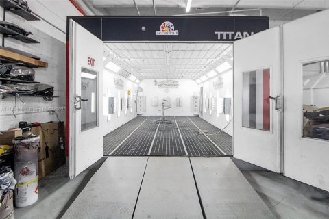 Propiedad comercial en venta en Miami, Florida № 1938378 - foto 15