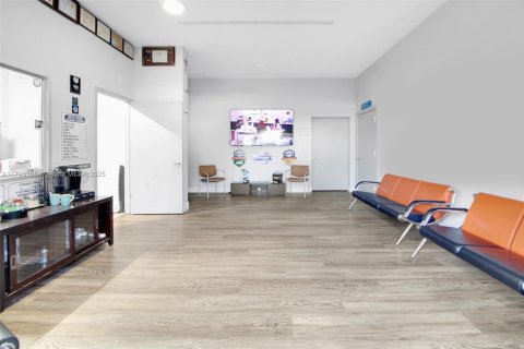 Propiedad comercial en venta en Miami, Florida № 1938378 - foto 7