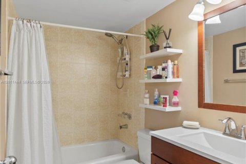 Condominio en venta en Miami, Florida, 3 dormitorios, 114.46 m2 № 2075206 - foto 24