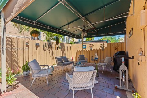 Condominio en venta en Miami, Florida, 3 dormitorios, 114.46 m2 № 2075206 - foto 3