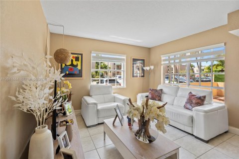 Condominio en venta en Miami, Florida, 3 dormitorios, 114.46 m2 № 2075206 - foto 30
