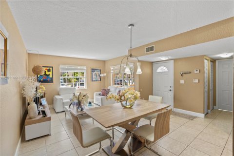 Condominio en venta en Miami, Florida, 3 dormitorios, 114.46 m2 № 2075206 - foto 28