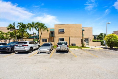 Condominio en Miami, Florida, 3 dormitorios № 2075206