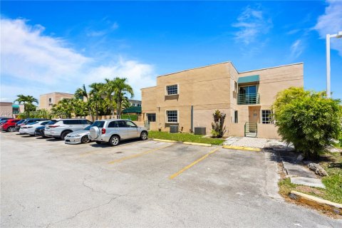 Condominio en venta en Miami, Florida, 3 dormitorios, 114.46 m2 № 2075206 - foto 2