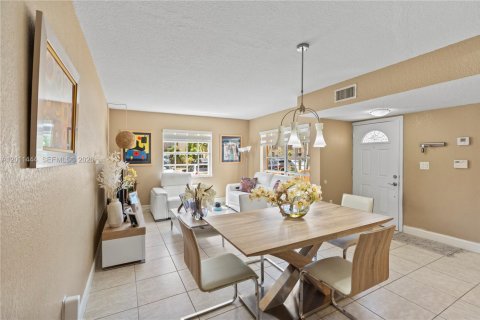 Condominio en venta en Miami, Florida, 3 dormitorios, 114.46 m2 № 2075206 - foto 29