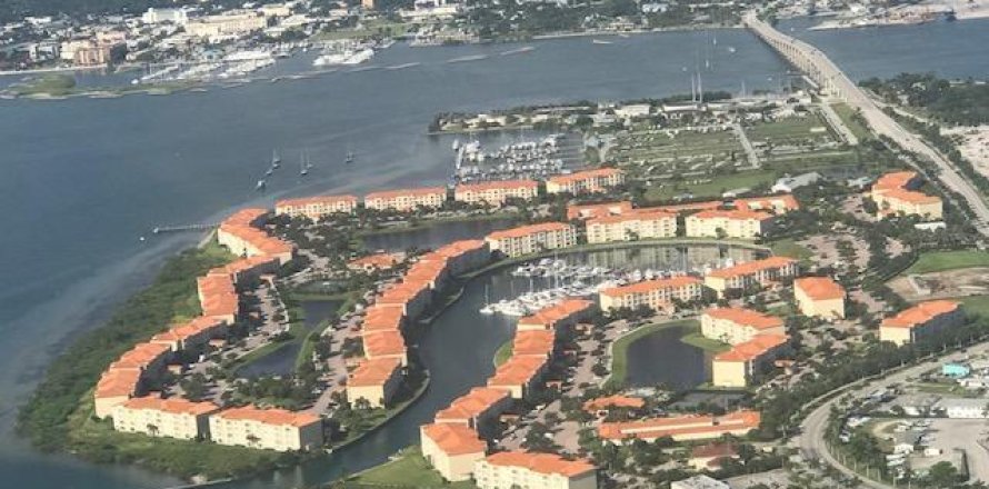 Condominio en Fort Pierce, Florida, 2 dormitorios  № 1051238