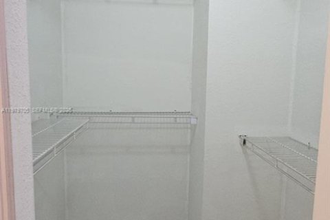 Condo in Doral, Florida, 2 bedrooms  № 2046135 - photo 16