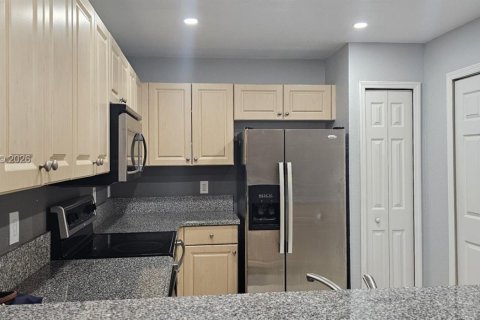 Condo in Doral, Florida, 2 bedrooms  № 2046135 - photo 7