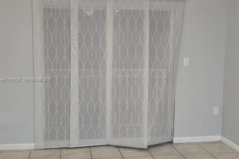 Condo in Doral, Florida, 2 bedrooms  № 2046135 - photo 8