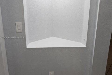 Condo in Doral, Florida, 2 bedrooms  № 2046135 - photo 5