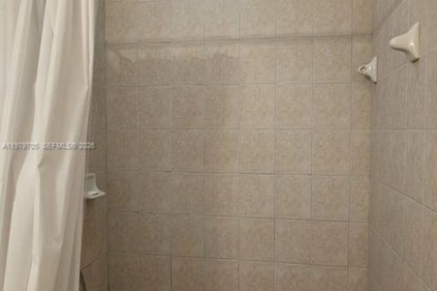 Condo in Doral, Florida, 2 bedrooms  № 2046135 - photo 17