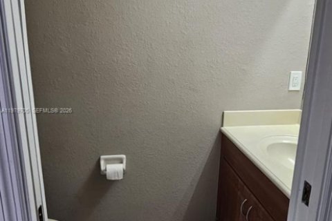Condo in Doral, Florida, 2 bedrooms  № 2046135 - photo 2