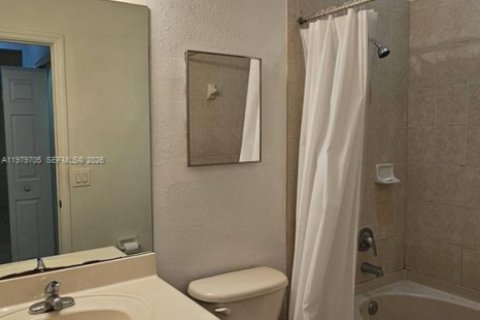 Condo in Doral, Florida, 2 bedrooms  № 2046135 - photo 18