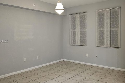 Condo in Doral, Florida, 2 bedrooms  № 2046135 - photo 6