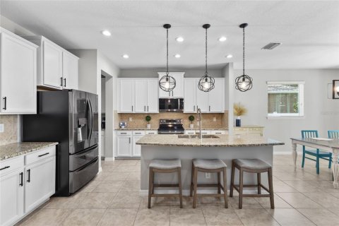 House in Bradenton, Florida 4 bedrooms, 298.87 sq.m. № 2152217 - photo 12