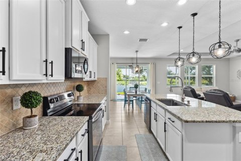 House in Bradenton, Florida 4 bedrooms, 298.87 sq.m. № 2152217 - photo 15