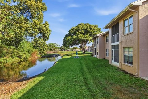 Copropriété à vendre à New Port Richey, Floride: 2 chambres, 86.86 m2 № 2115223 - photo 2