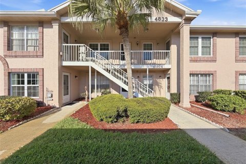 Condominio en New Port Richey, Florida, 2 dormitorios  № 2115223