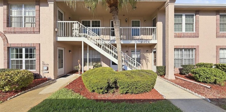 Condo à New Port Richey, Floride, 2 chambres  № 2115223