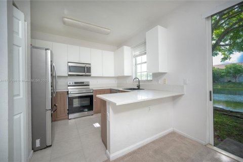 Adosado en alquiler en Homestead, Florida, 3 dormitorios, 145.3 m2 № 1937593 - foto 1