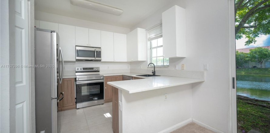 Adosado en Homestead, Florida 3 dormitorios, 145.3 m2 № 1937593