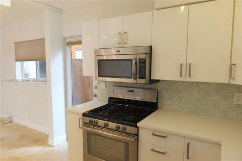 Adosado en alquiler en Miami Beach, Florida, 3 dormitorios, 151.62 m2 № 2011341 - foto 6