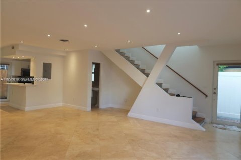 Adosado en Miami Beach, Florida 3 dormitorios, 151.62 m2 № 2011341