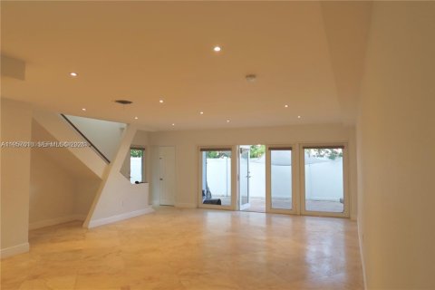 Adosado en alquiler en Miami Beach, Florida, 3 dormitorios, 151.62 m2 № 2011341 - foto 5