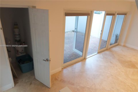 Adosado en alquiler en Miami Beach, Florida, 3 dormitorios, 151.62 m2 № 2011341 - foto 13