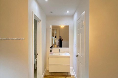 Adosado en alquiler en Miami Beach, Florida, 3 dormitorios, 151.62 m2 № 2011341 - foto 22