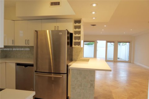 Adosado en alquiler en Miami Beach, Florida, 3 dormitorios, 151.62 m2 № 2011341 - foto 7