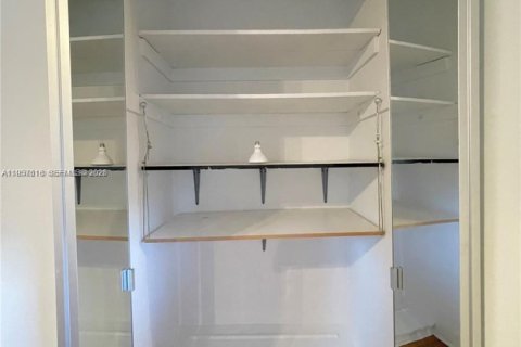 Adosado en alquiler en Miami Beach, Florida, 3 dormitorios, 151.62 m2 № 2011341 - foto 24