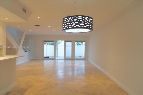 Adosado en alquiler en Miami Beach, Florida, 3 dormitorios, 151.62 m2 № 2011341 - foto 3