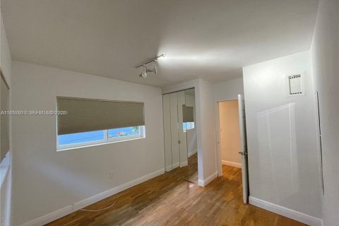 Adosado en alquiler en Miami Beach, Florida, 3 dormitorios, 151.62 m2 № 2011341 - foto 28